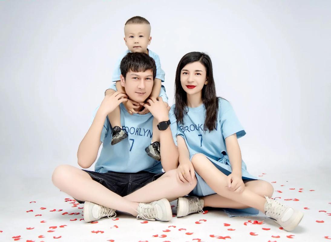 丝语李洋一家三口照片大全