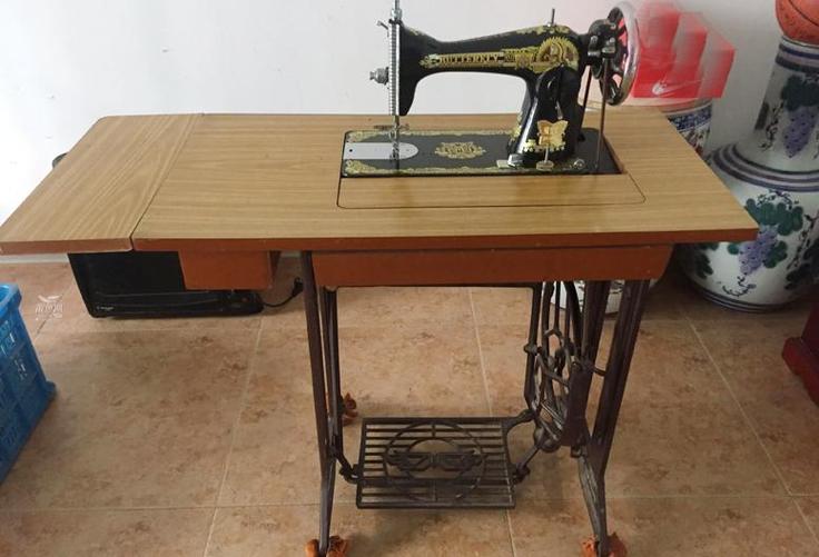 老式缝纫机大轴不会动怎样拆卸