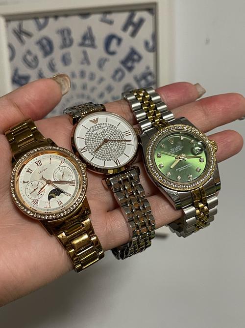 手表到中午12点就跳日期怎么弄